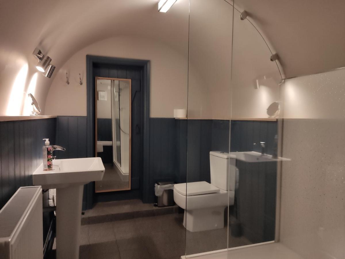 Beautiful Quiet Room In The Heart Of Холмфирт Экстерьер фото